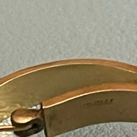 Elegant Gold VINTAGE Hoop Earrings - Picture 3 of 9